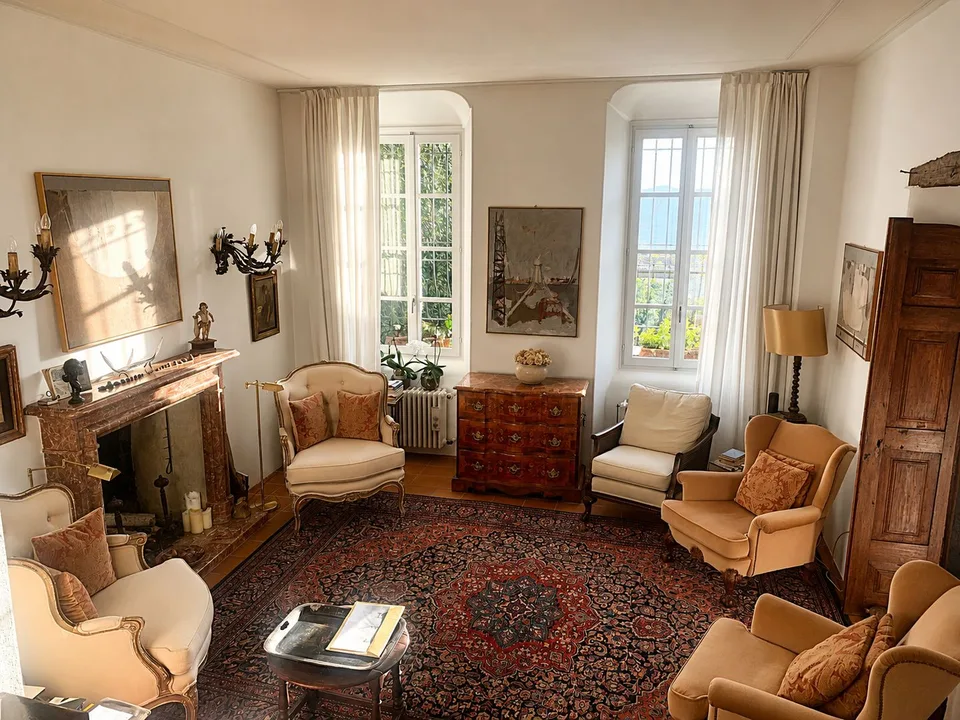 Eigenschaft mit Charme und großem Garten und Seeblick