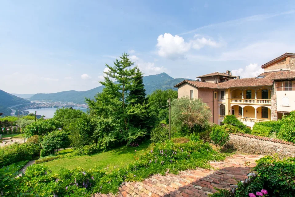 Eigenschaft mit Charme und großem Garten sowie Seeblick – Foto 10 von 13
