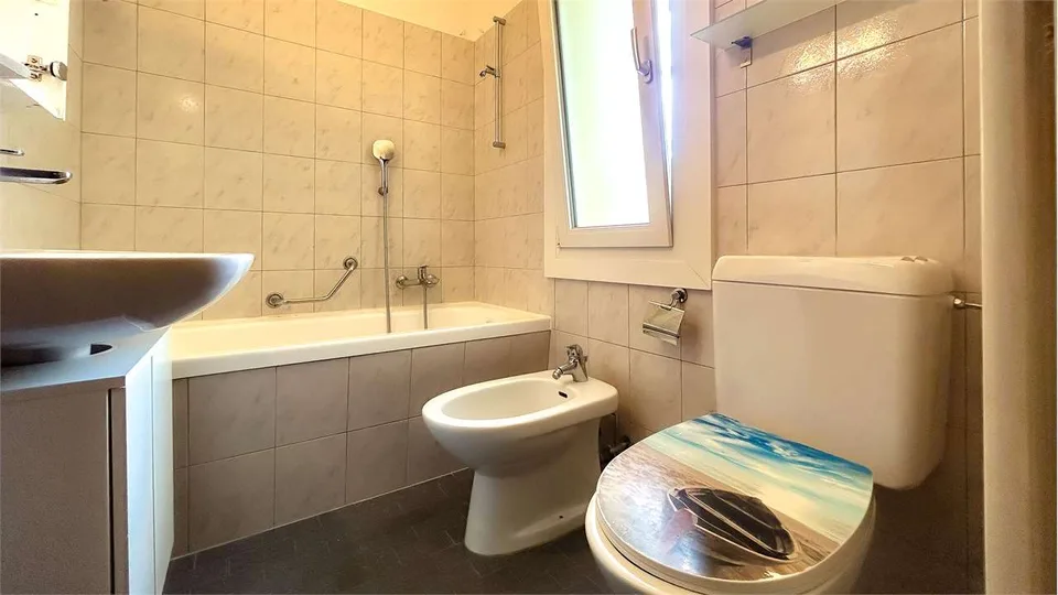 Einladendes 3.5-Zimmer-Wohnung mit Balkon und freier Aussicht – Foto 8 von 8