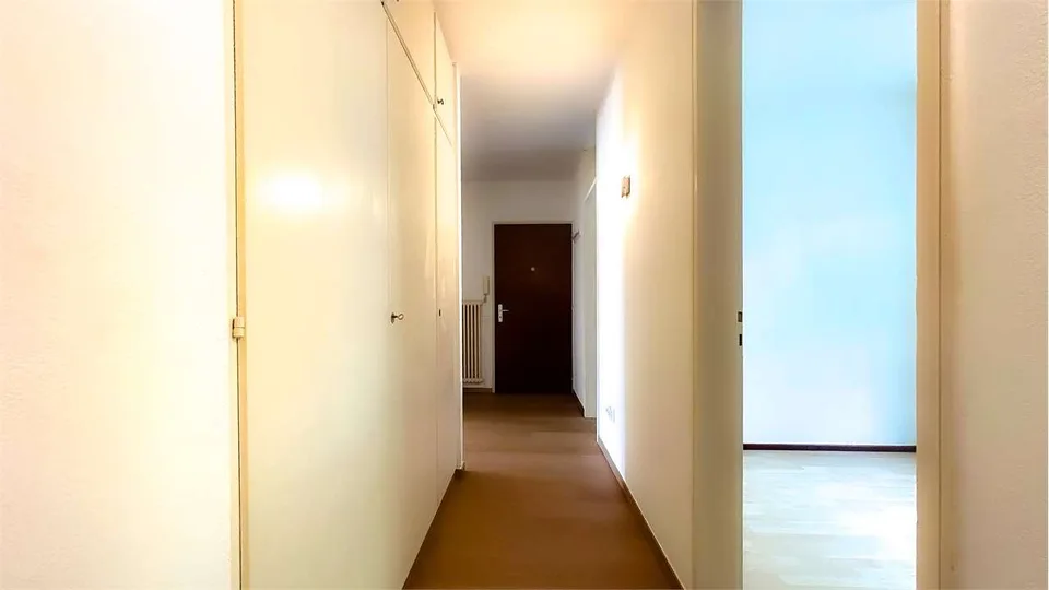 Einladendes 3.5-Zimmer-Wohnung mit Balkon und freier Aussicht – Foto 5 von 8