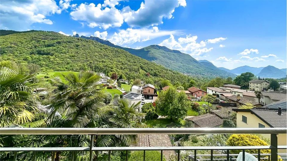 ACCOGLIENTE 3.5 CON BALCONE E VISTA  APERTA
