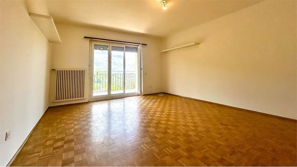 Einladendes 3.5-Zimmer-Wohnung mit Balkon und freier Aussicht – Foto 3 von 8