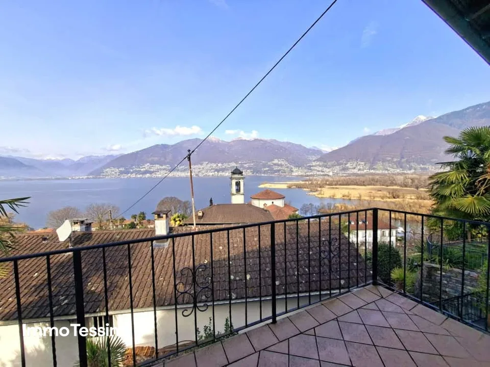 Maison de vacances avec vue lacustre de rêve sur le Lago Maggiore