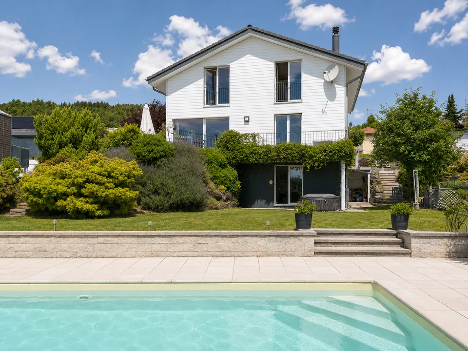 Arzier-Le Muids – Villa indipendente, piscina e vista panoramica