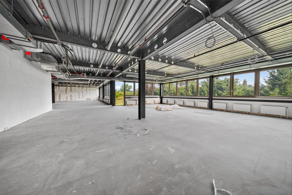 Bureaux rénovés de 271m2 à louer à Saint-Sulpice