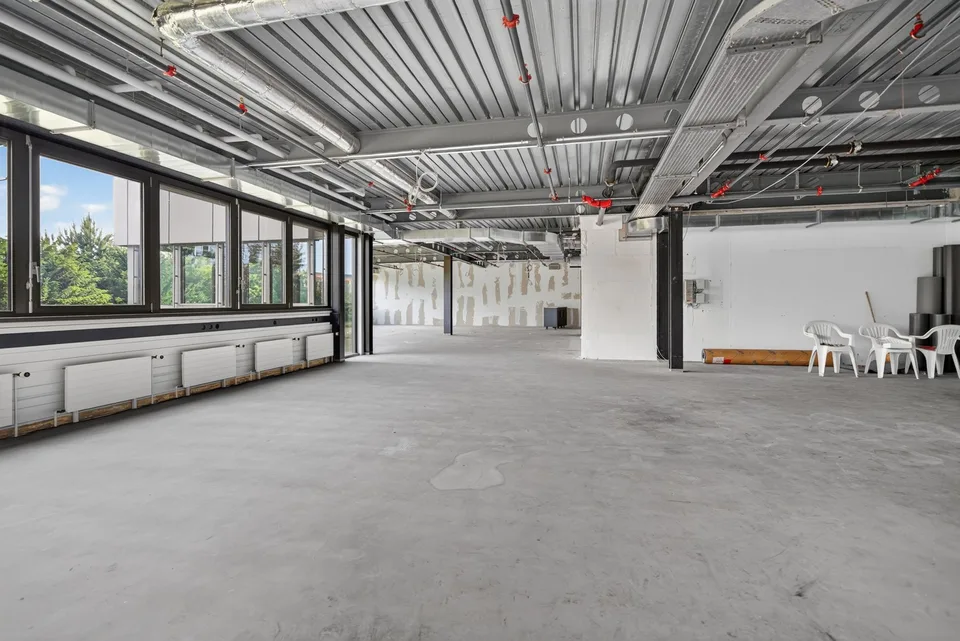 Bureaux rénovés de 271m2 à louer à Saint-Sulpice