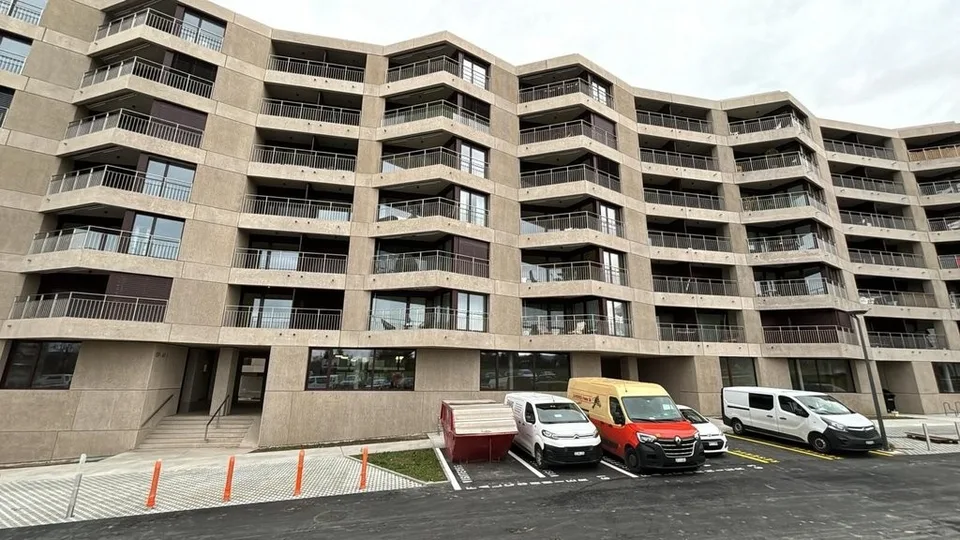 Places de parc souterraines disponible dans un quartier résidentiel