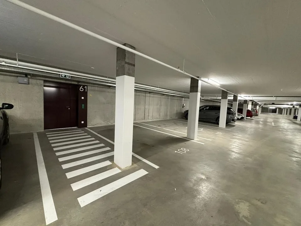 Parcheggi sotterranei disponibili in un quartiere residenziale
