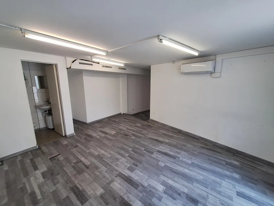 Retail space available in the old town!