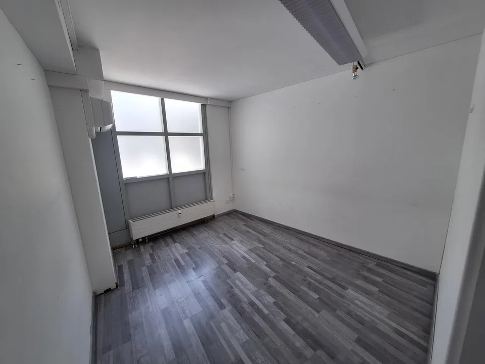 Retail space available in the old town!