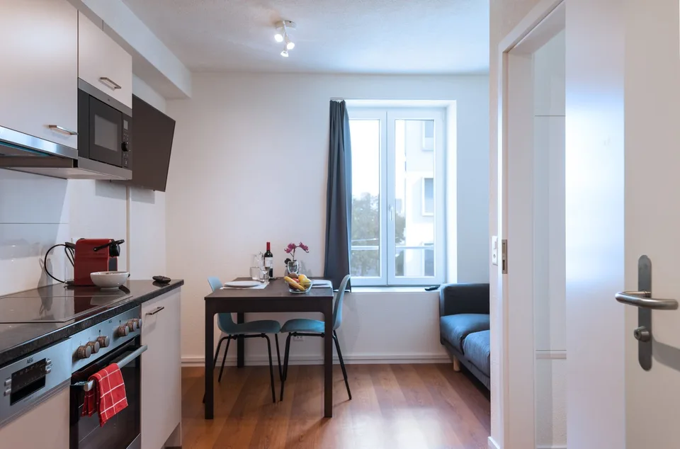 Charmantes möbliertes 2 Zimmer-Apartment mit Balkon in Zürich-Altstetten