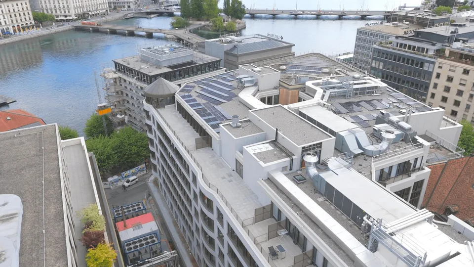 In un edificio ristrutturato, nel cuore della Rue du Rhône a Ginevra, superfici di uffici premium e aree attraenti