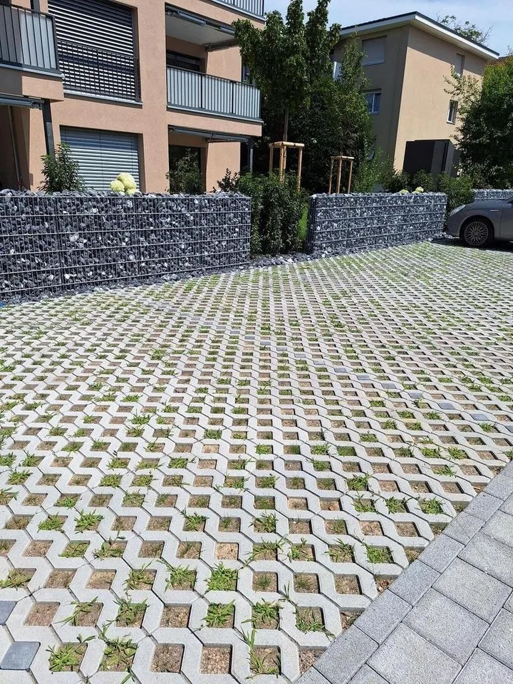 Parcheggi esterni in affitto!