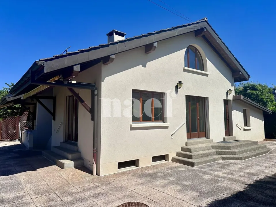 Zweifamilienhaus mit 4,5 Zimmern in Aïre mit Garten und Terrasse