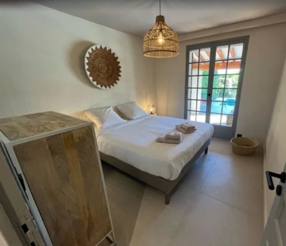 In der Nähe des Golfplatzes von Bandol. Villa am Meer mit Pool, wöchentliche Vermietung. Sicheres, privates Anwesen. – Foto 12 von 17