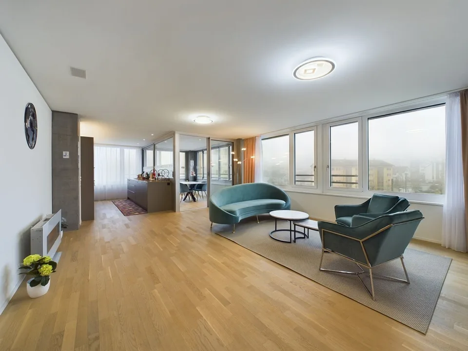 Moderne 5.5-Zimmer Wohnung in Neuhausen