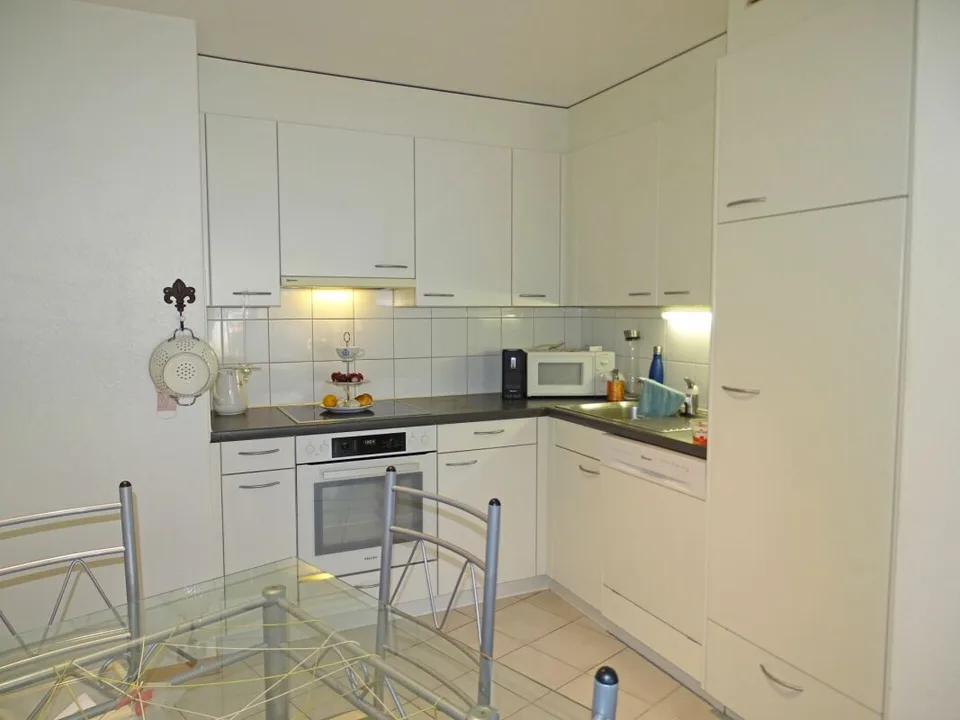 Sonnige und helle Wohnperle an zentraler Lage: 4-Zimmerwohnung im 1. OG