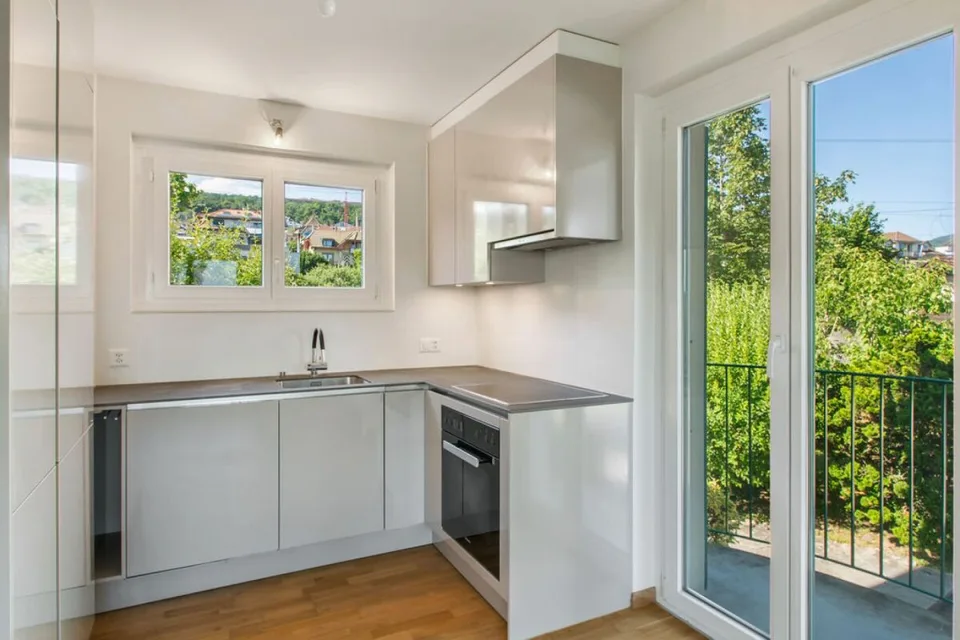 Corcelles, schönes 3.5-Zimmer-Apartment mit Balkon und Parkplatz