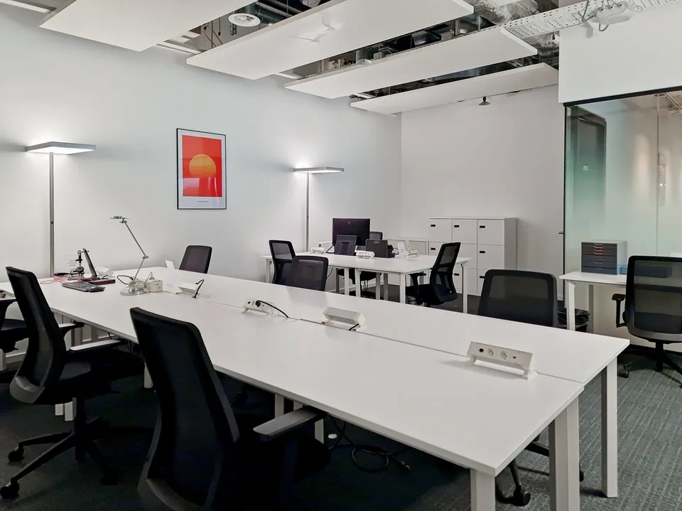 Spazio di ufficio privato per 10 in Regus Main Station