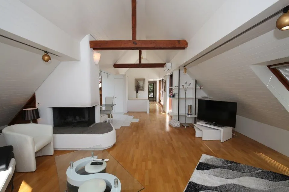 Einmaliges Penthouse mit herrlicher Seesicht zu vermieten!