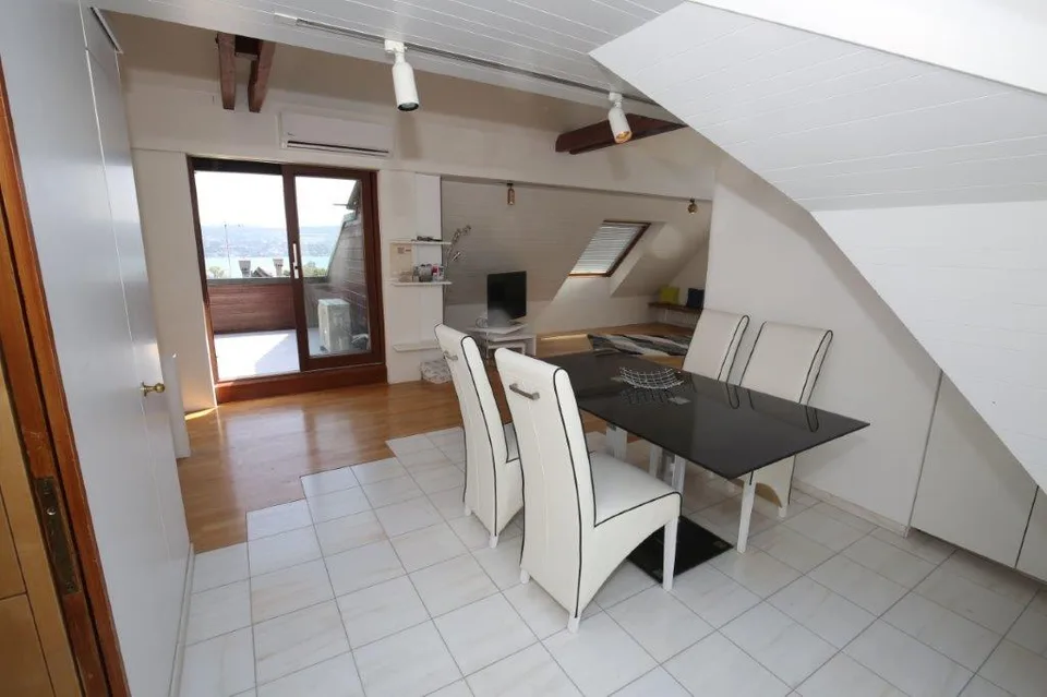 Einmaliges Penthouse mit herrlicher Seesicht zu vermieten!