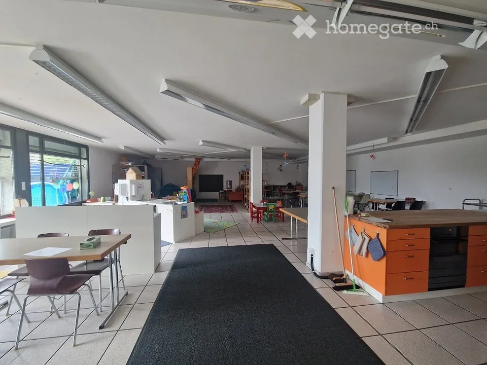 Ampio locale luminoso a Rüdlingen in affitto (ex negozio/struttura diurna)