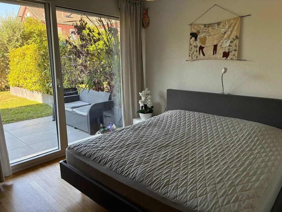 In affitto: bellissimo appartamento con giardino privato. Contratto di locazione a tempo determinato di due anni.
