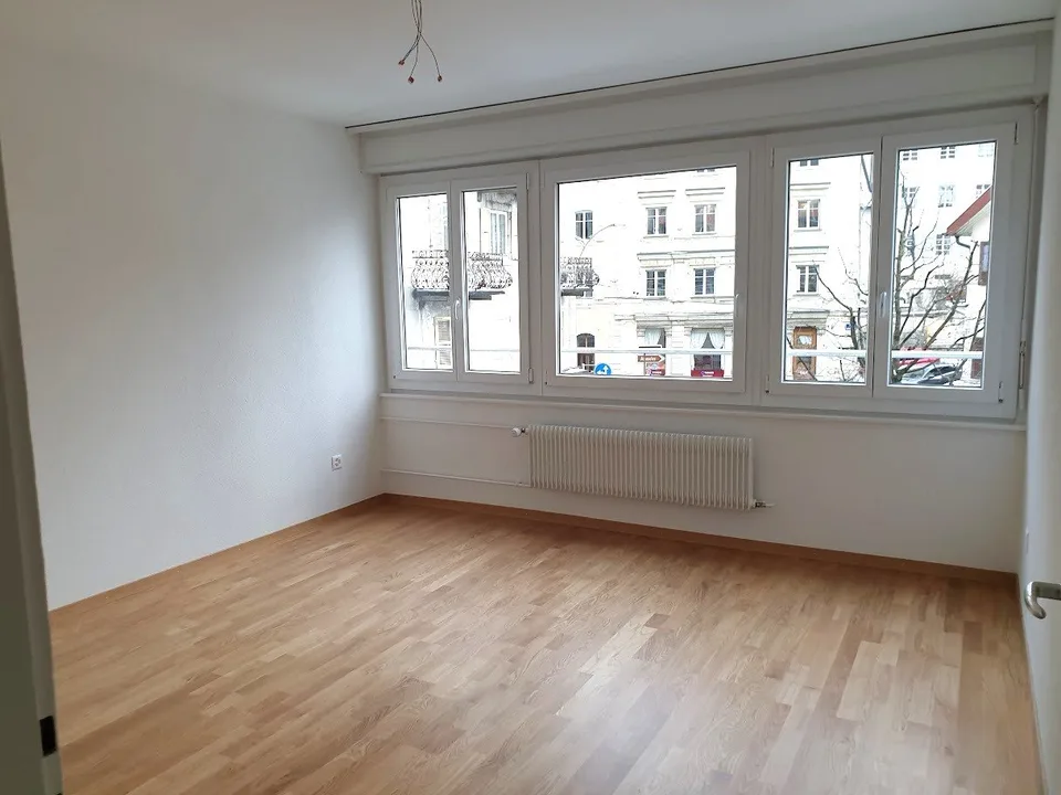 Bello appartamento di 3 locali con balcone e ascensore