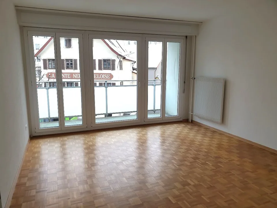 Bello appartamento di 3 locali con balcone e ascensore