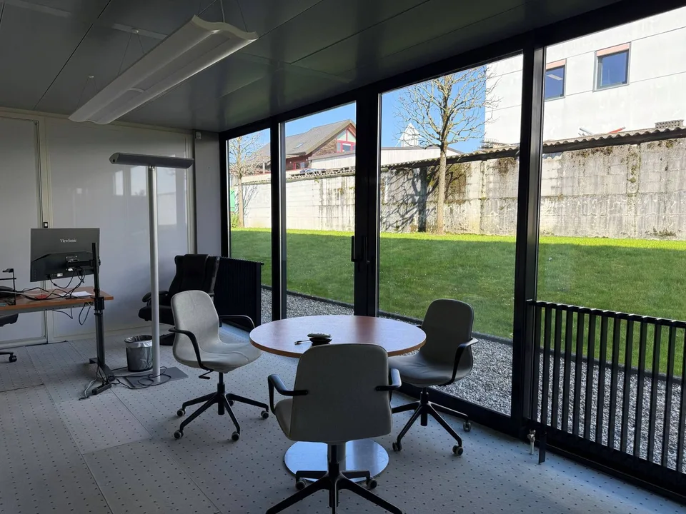 Ufficio di 300m2 divisibile, situato a Terre Sainte