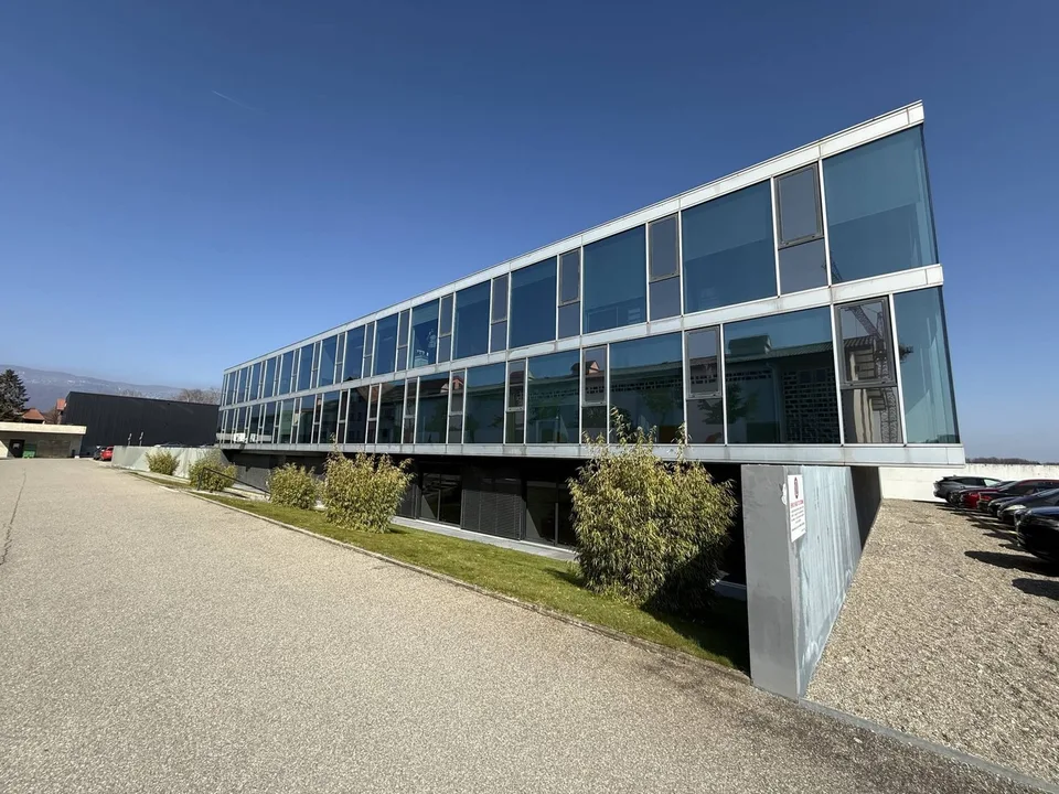 Bureau de 300m2 divisibles situés en Terre Sainte