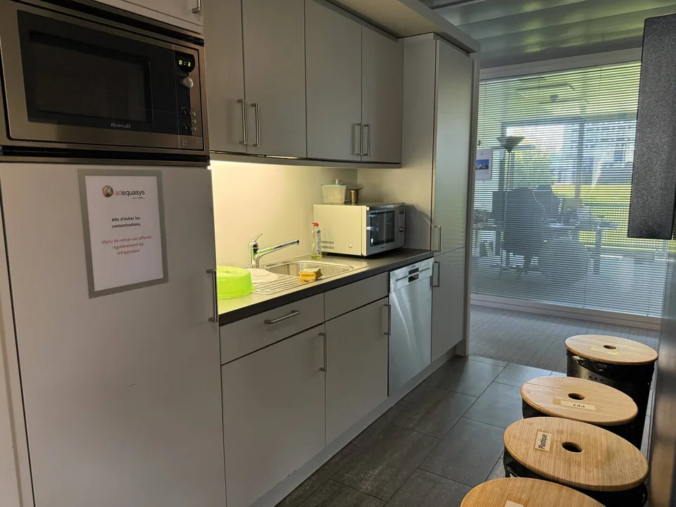 Büro von 300m2, teilbar, in Terre Sainte – Foto 8 von 8