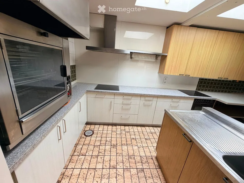 Affascinante locale commerciale su Kirchgasse a Rorbas – disponibile immediatamente!