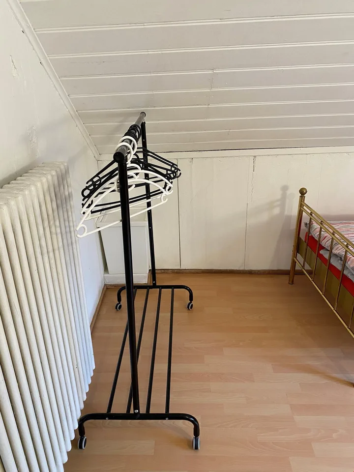 Nel centro di Altdorf: Stanza semplice e economica in affitto!