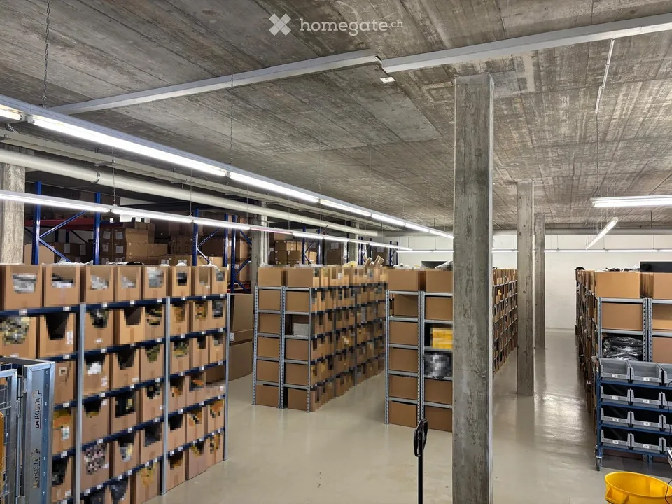 Attraktive Lagerfläche in Ittigen – 450–770 m², LKW-Anfahrt, Warenlift
