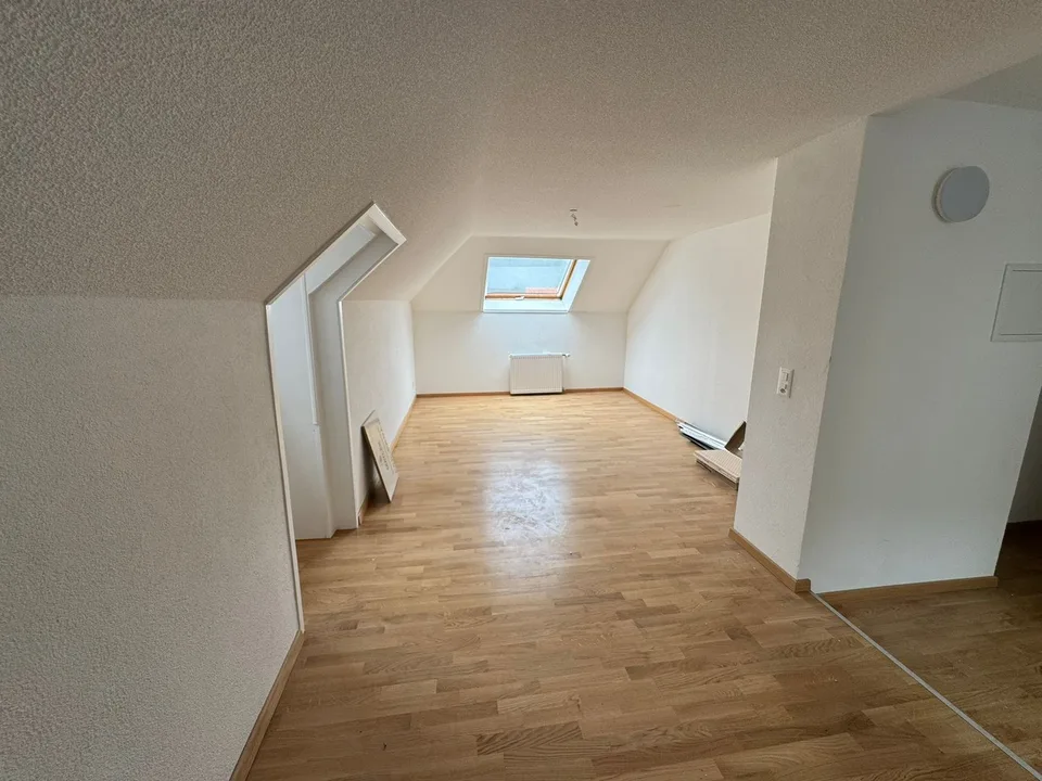 Charmant appartement sous les toits de 2 pièces à Saint-Imier