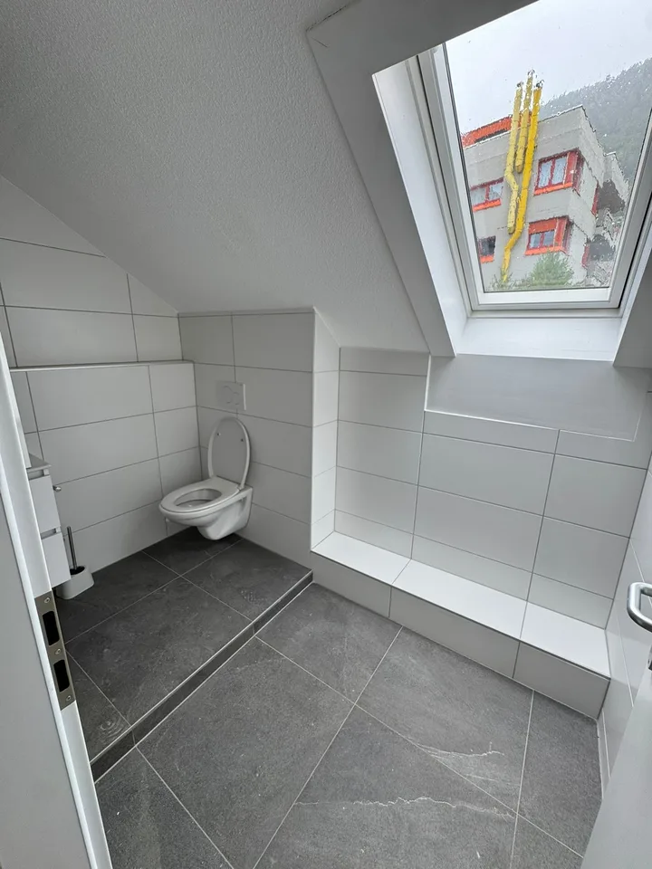 Charmantes Dachwohnung mit 2 Zimmern in Saint-Imier