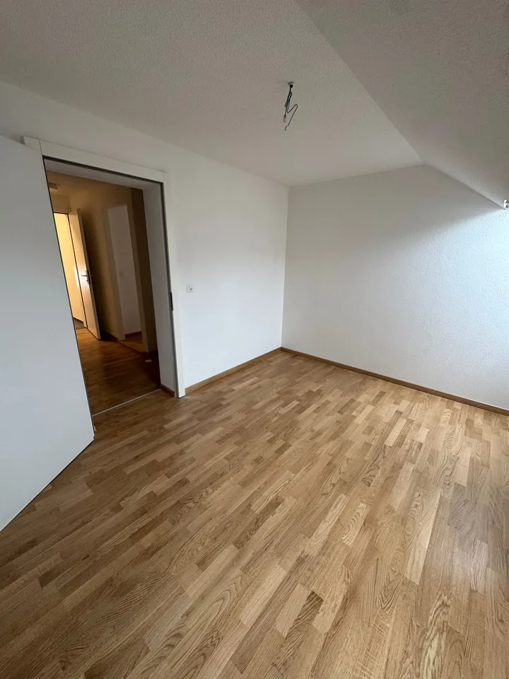 Charmantes Dachwohnung mit 2 Zimmern in Saint-Imier