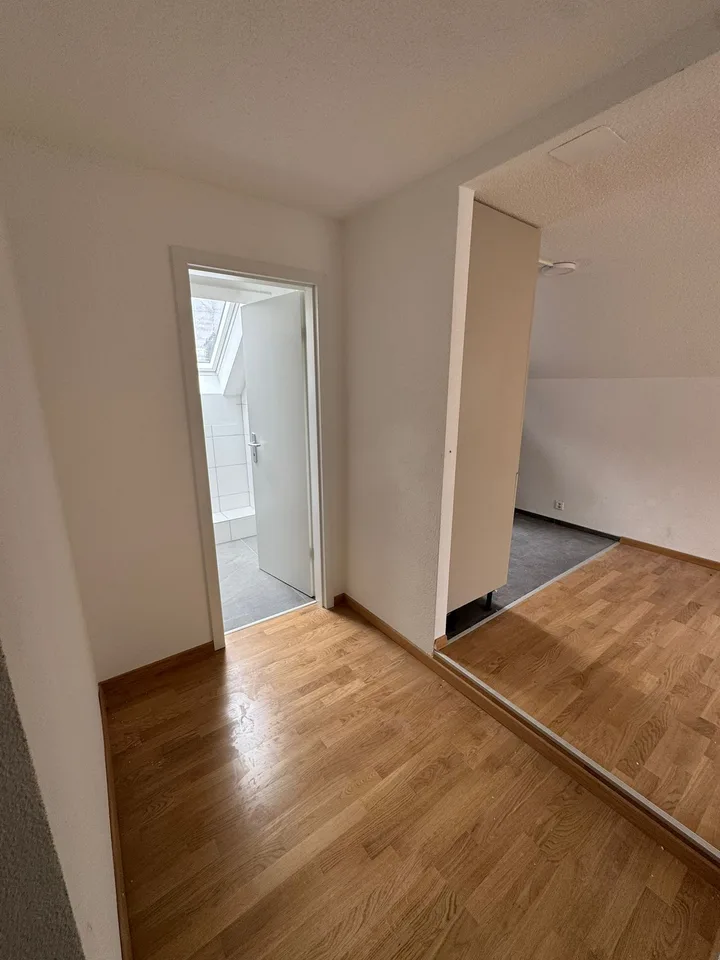 Charmantes Dachwohnung mit 2 Zimmern in Saint-Imier