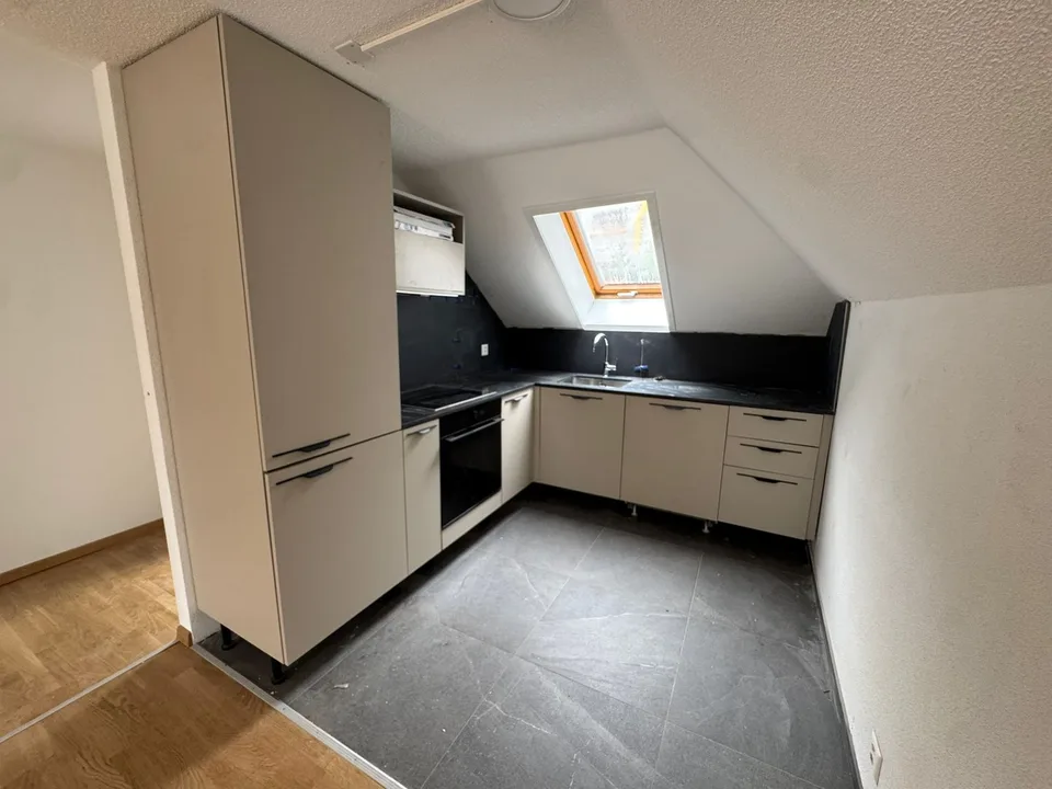 Charmantes Dachwohnung mit 2 Zimmern in Saint-Imier