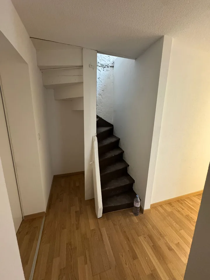 Incantevole appartamento mansardato di 2 locali a Saint-Imier – foto 6 di 8
