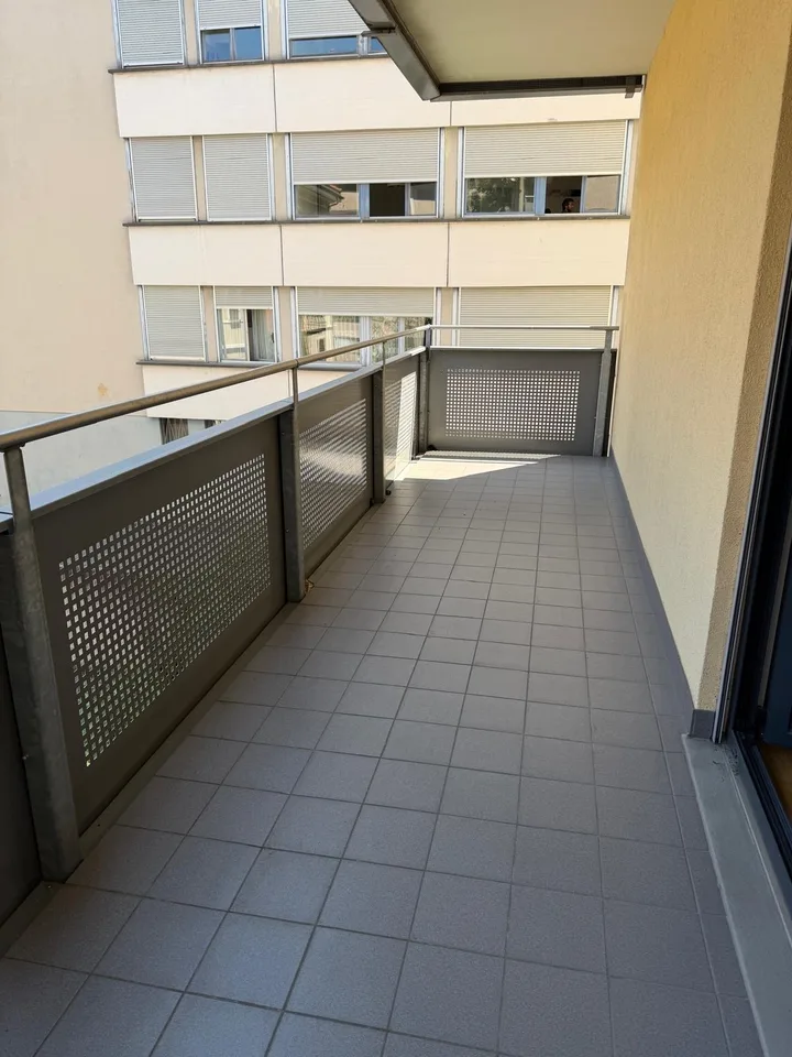Helles 4.5-Zimmer-Apartment mit Balkon in Lugano – Sofort verfügbar – Foto 8 von 11
