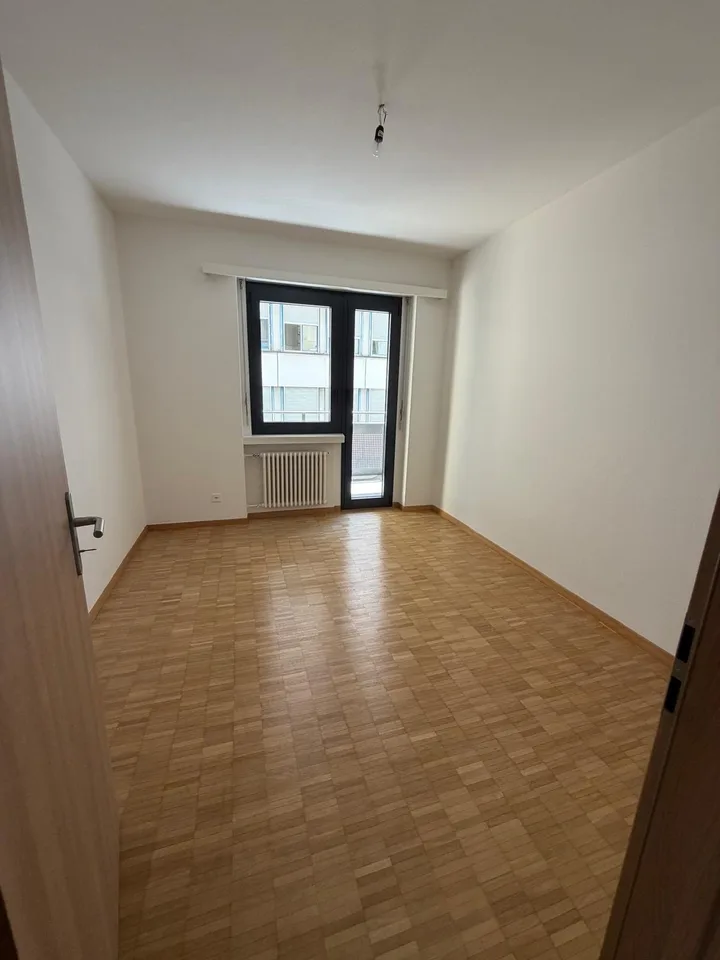 Helles 4.5-Zimmer-Apartment mit Balkon in Lugano – Sofort verfügbar