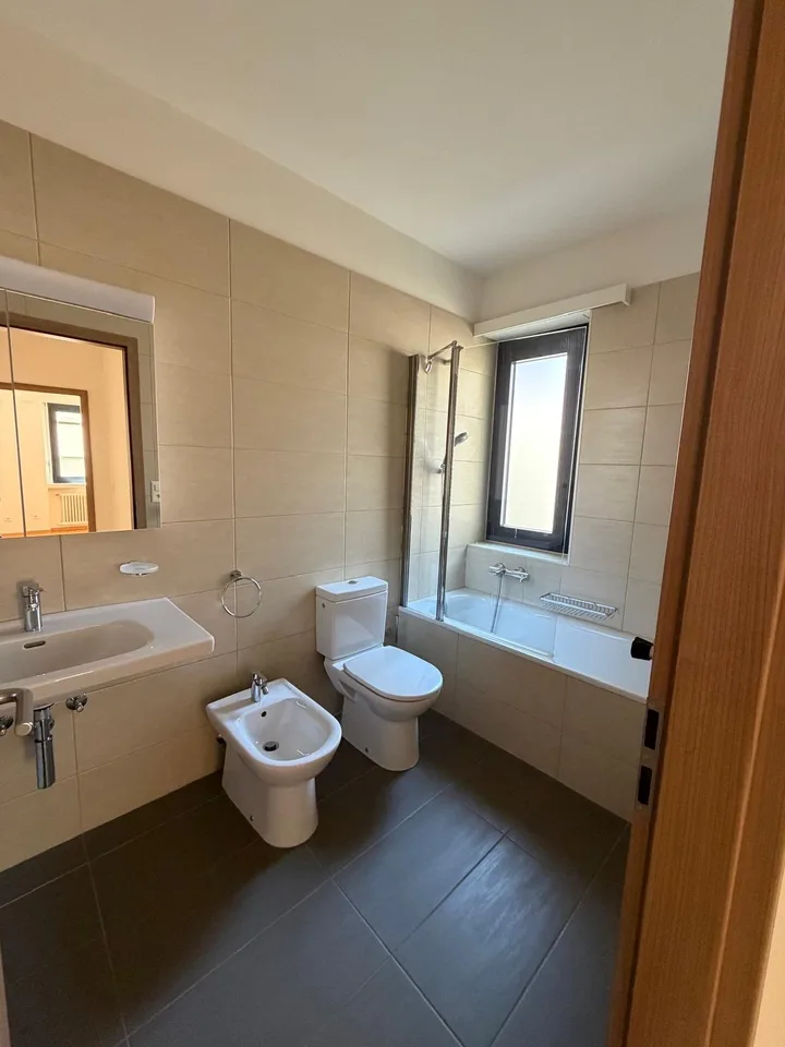 Helles 4.5-Zimmer-Apartment mit Balkon in Lugano – Sofort verfügbar – Foto 6 von 11