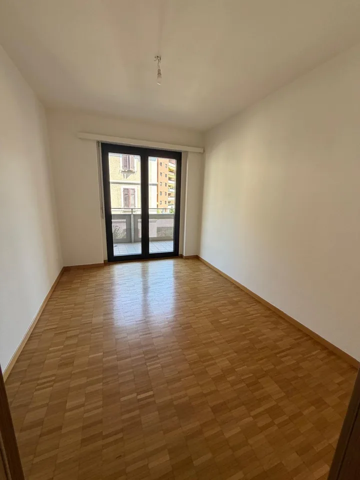 Helles 4.5-Zimmer-Apartment mit Balkon in Lugano – Sofort verfügbar – Foto 10 von 11