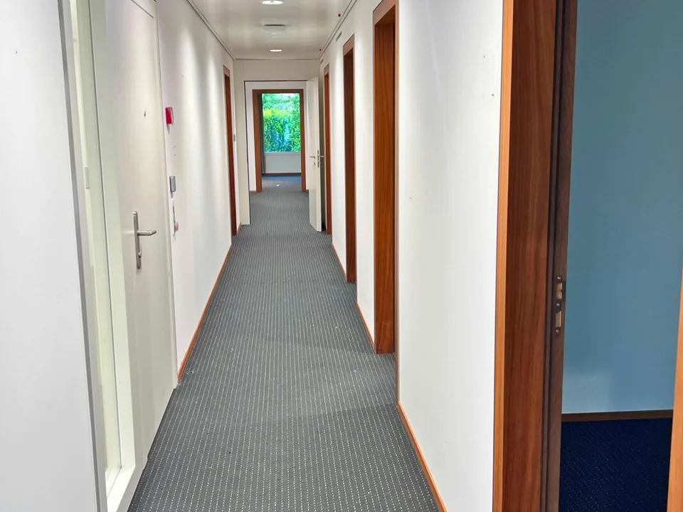 Modernes Büro vis-a-vis dem Bahnhof FFS