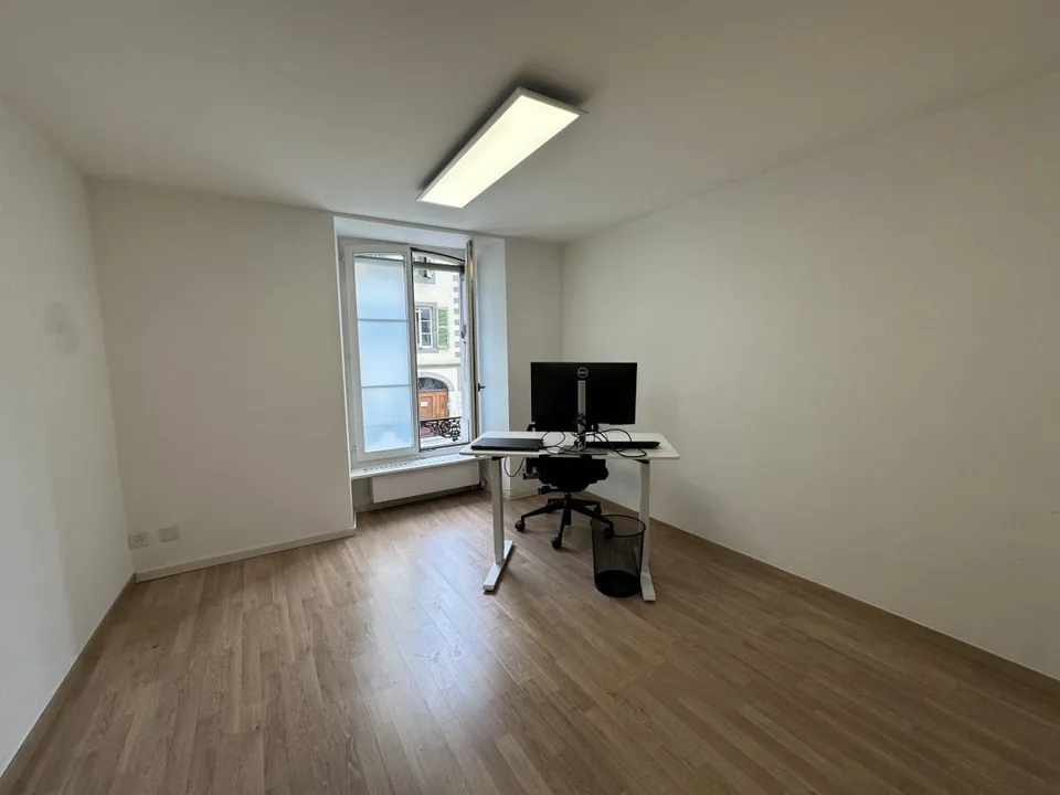 Carino ufficio luminoso, ben situato