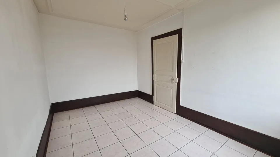 Geräumige 6.5-Zimmer-Wohnung mit Balkon in Porrentruy