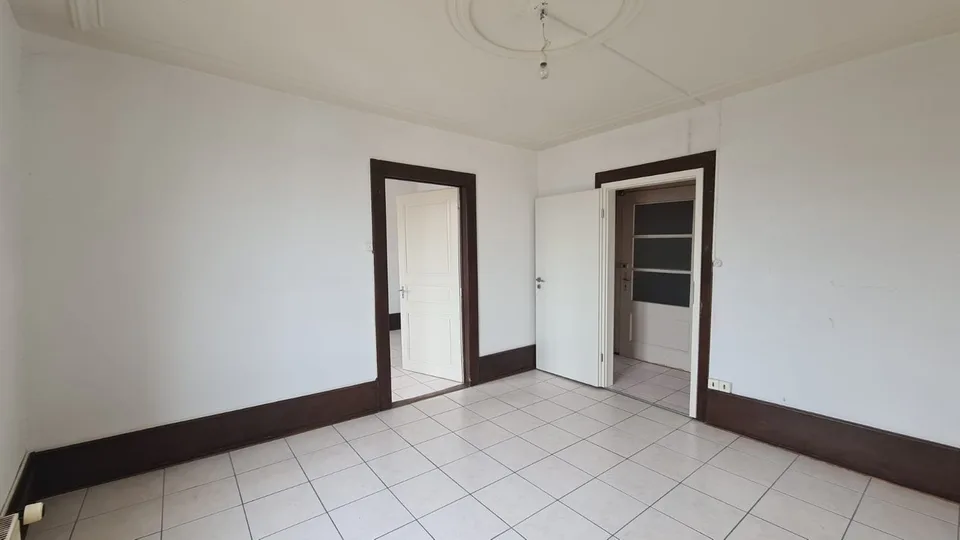 Geräumige 6.5-Zimmer-Wohnung mit Balkon in Porrentruy