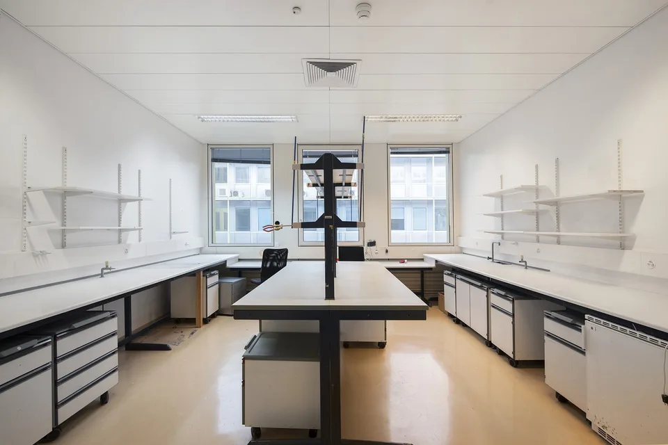 Magnifique surface de laboratoires de 980m2 au 2ème étage du CTN 14